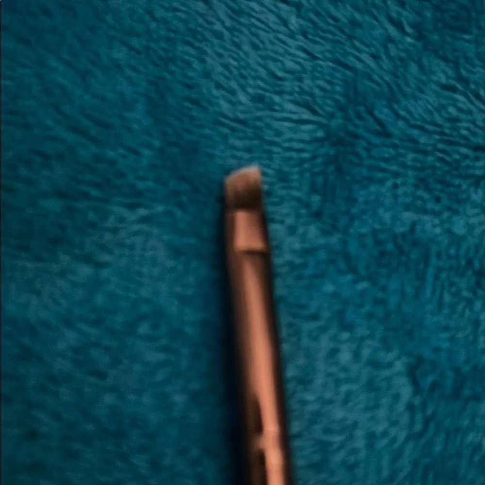 Luxie small angle makeup brush